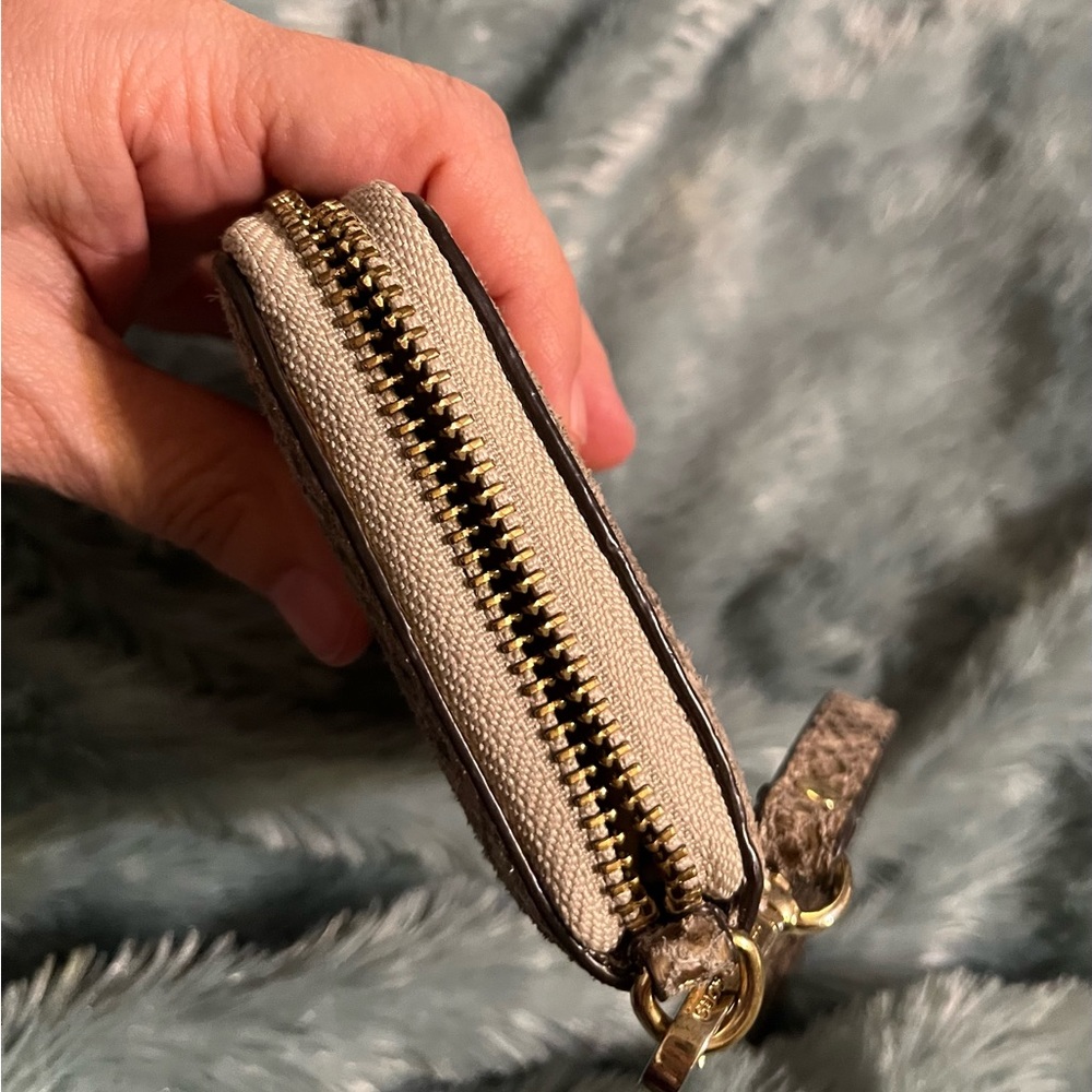 Micheal Kors, Beautiful snake skin look, wallet/ wristlet - Picture 5 of 9
